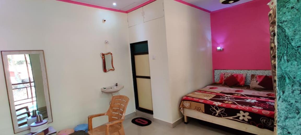 New Alpha House Matheran Hotell Eksteriør bilde